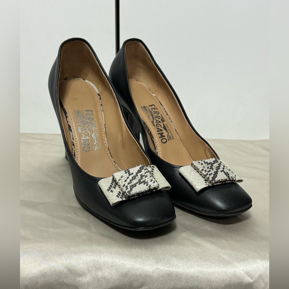 Salvatore Ferragamo Black Leather Bow Block Heel Pumps